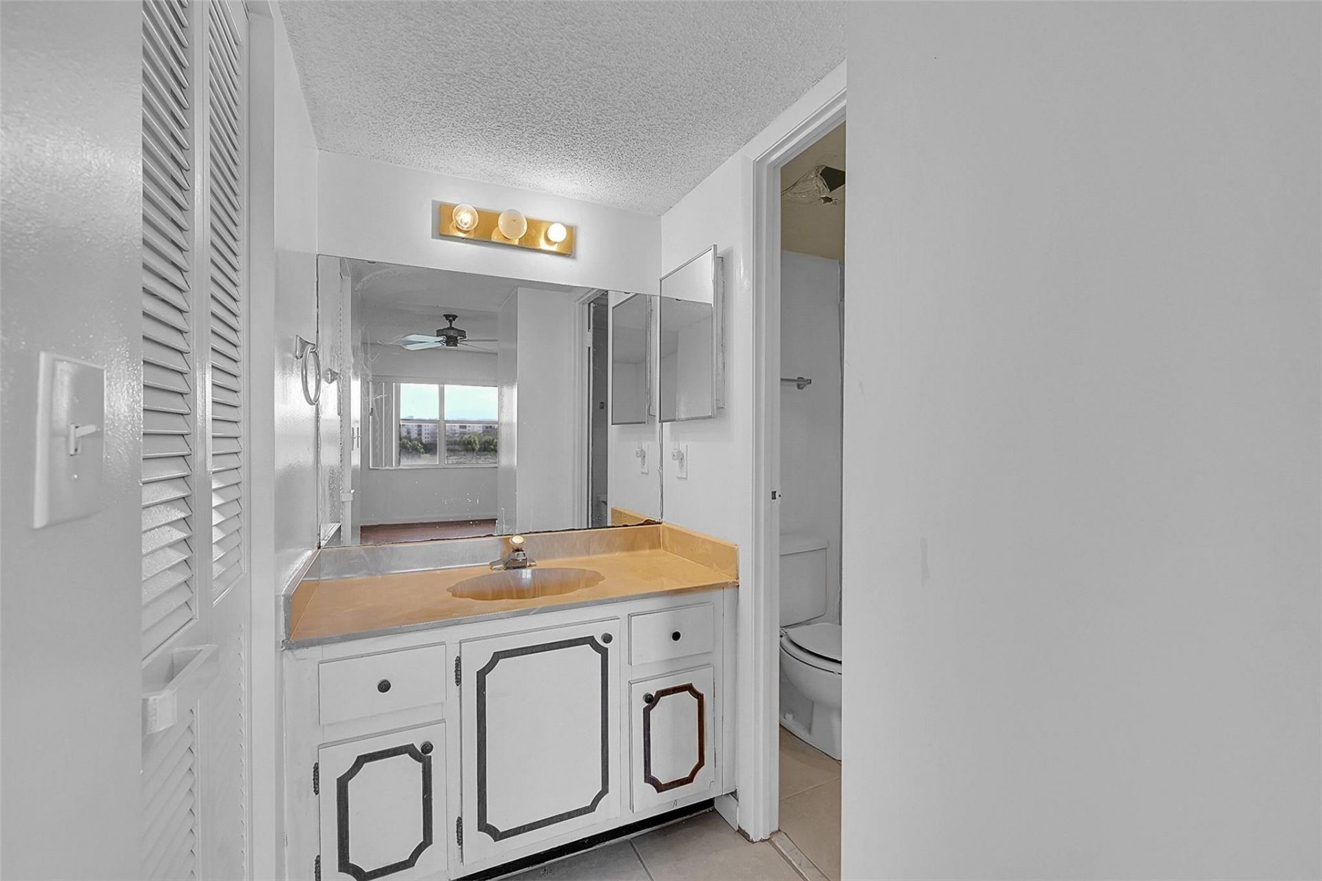 6301 N Falls Circle Drive, Unit 408, Lauderhill, FL 33319 Photo