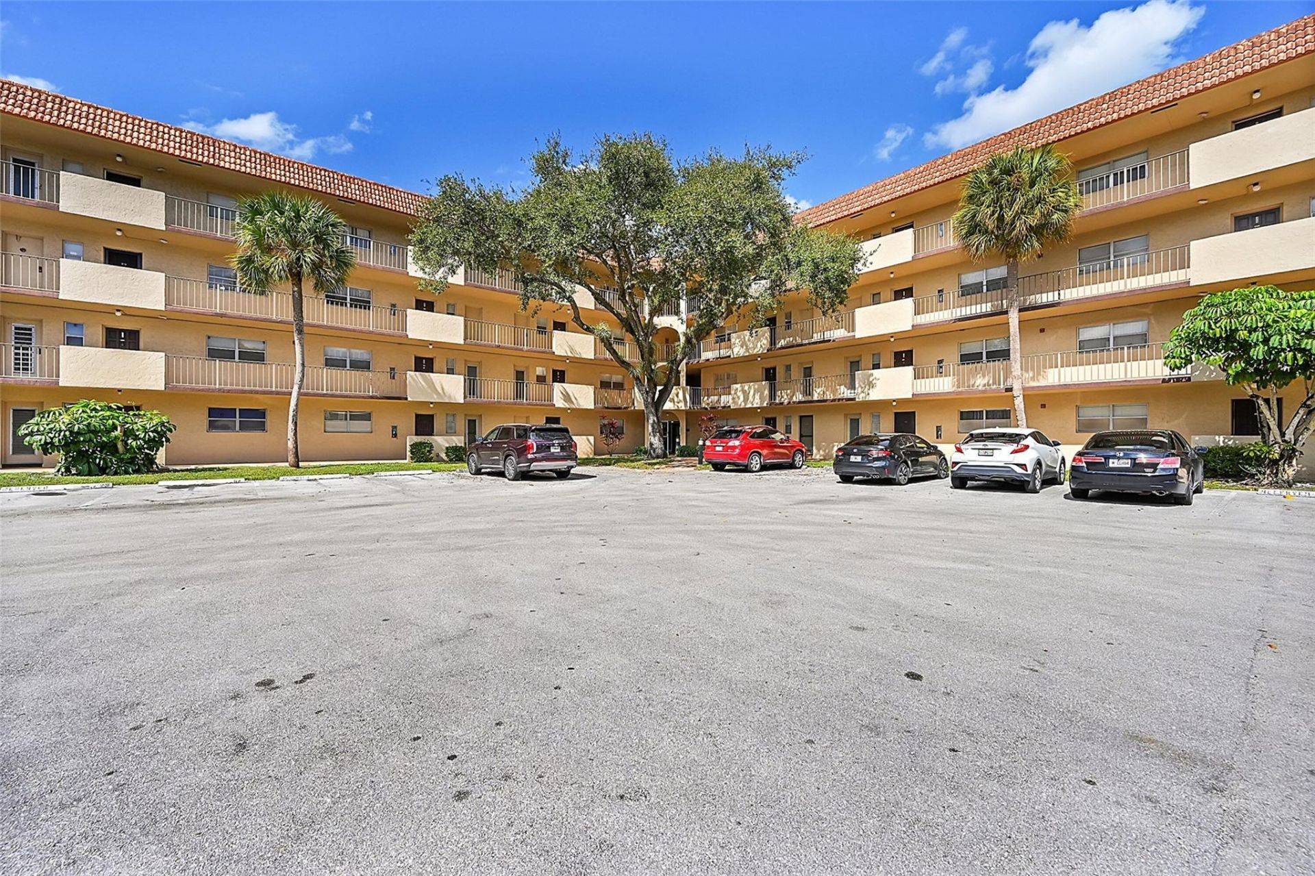 6301 N Falls Circle Drive, Unit 408, Lauderhill, FL 33319 Photo
