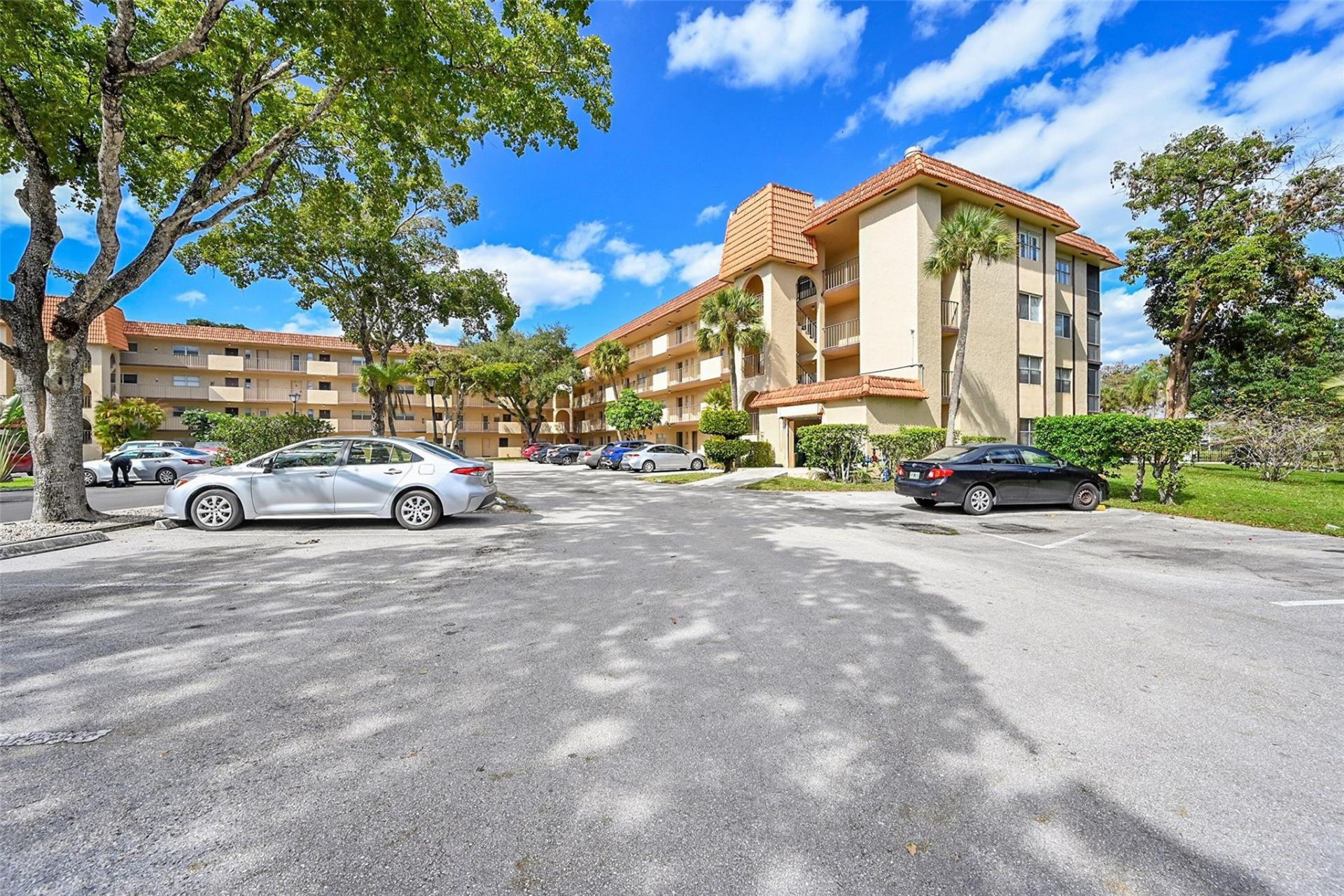 6301 N Falls Circle Drive, Unit 408, Lauderhill, FL 33319 Photo