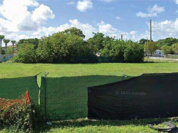 617 N Dixie Highway, Hallandale Beach, FL 33009