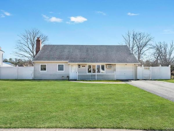 114 Norman Drive, Bohemia, NY 11716