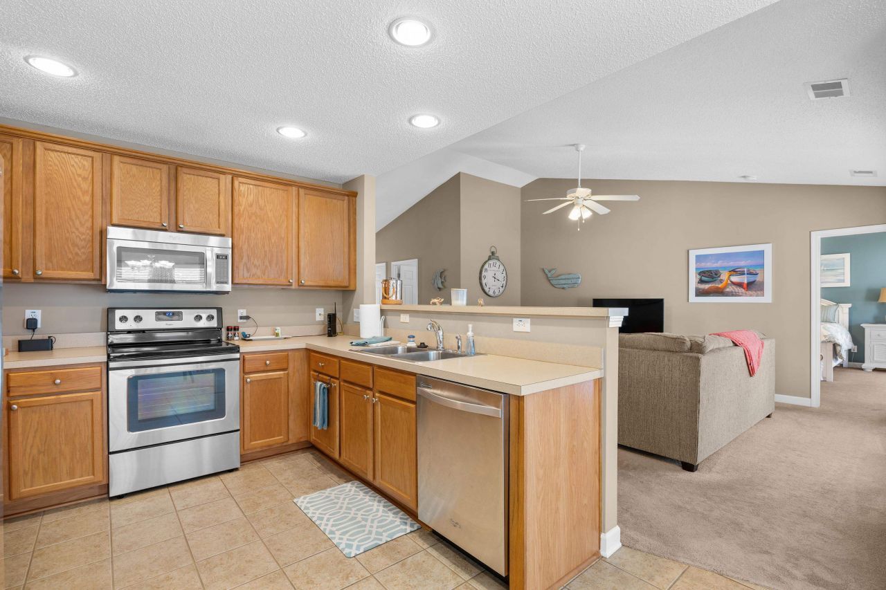 854 Riverward Dr.  Photo 15