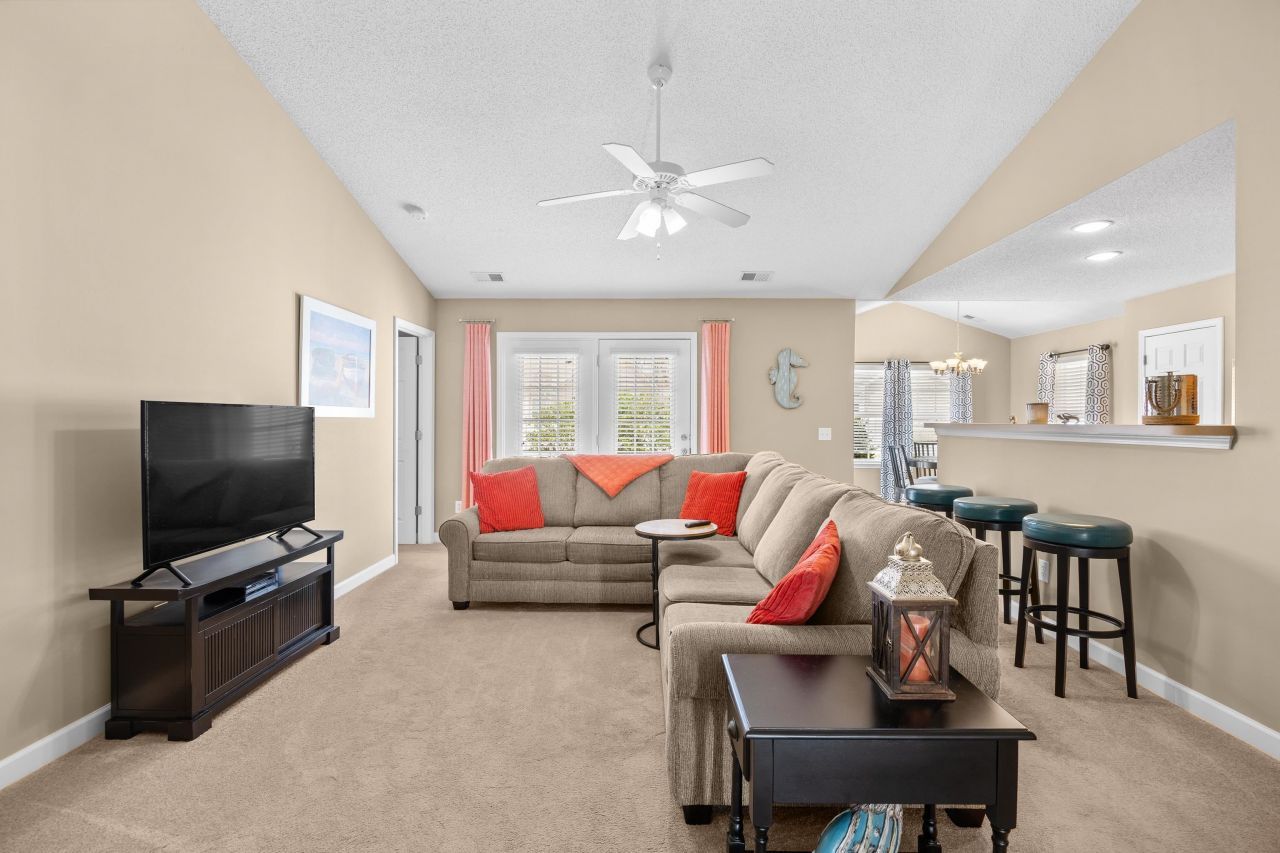 854 Riverward Dr.  Photo 7