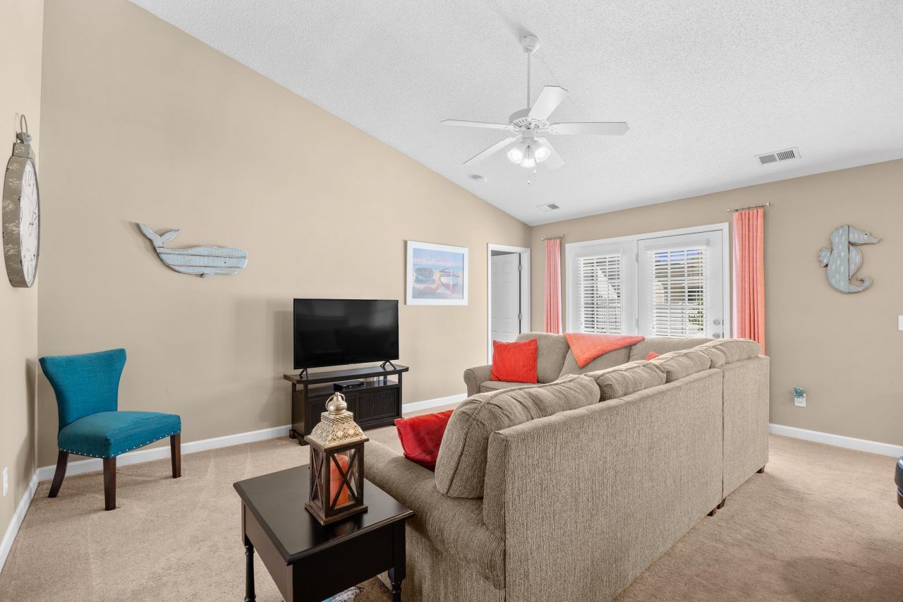 854 Riverward Dr.  Photo 8