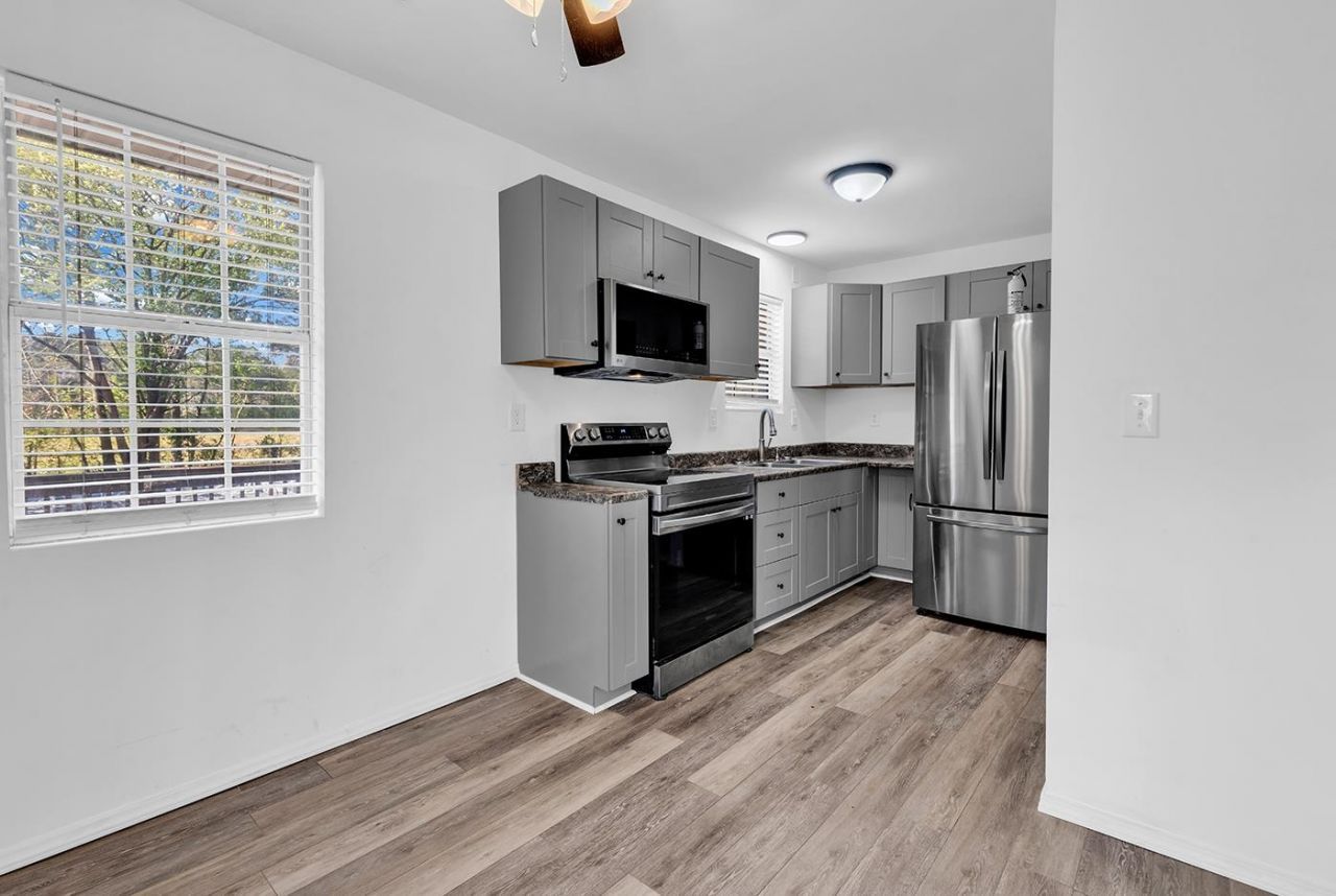 409 Reaves St. Photo 10