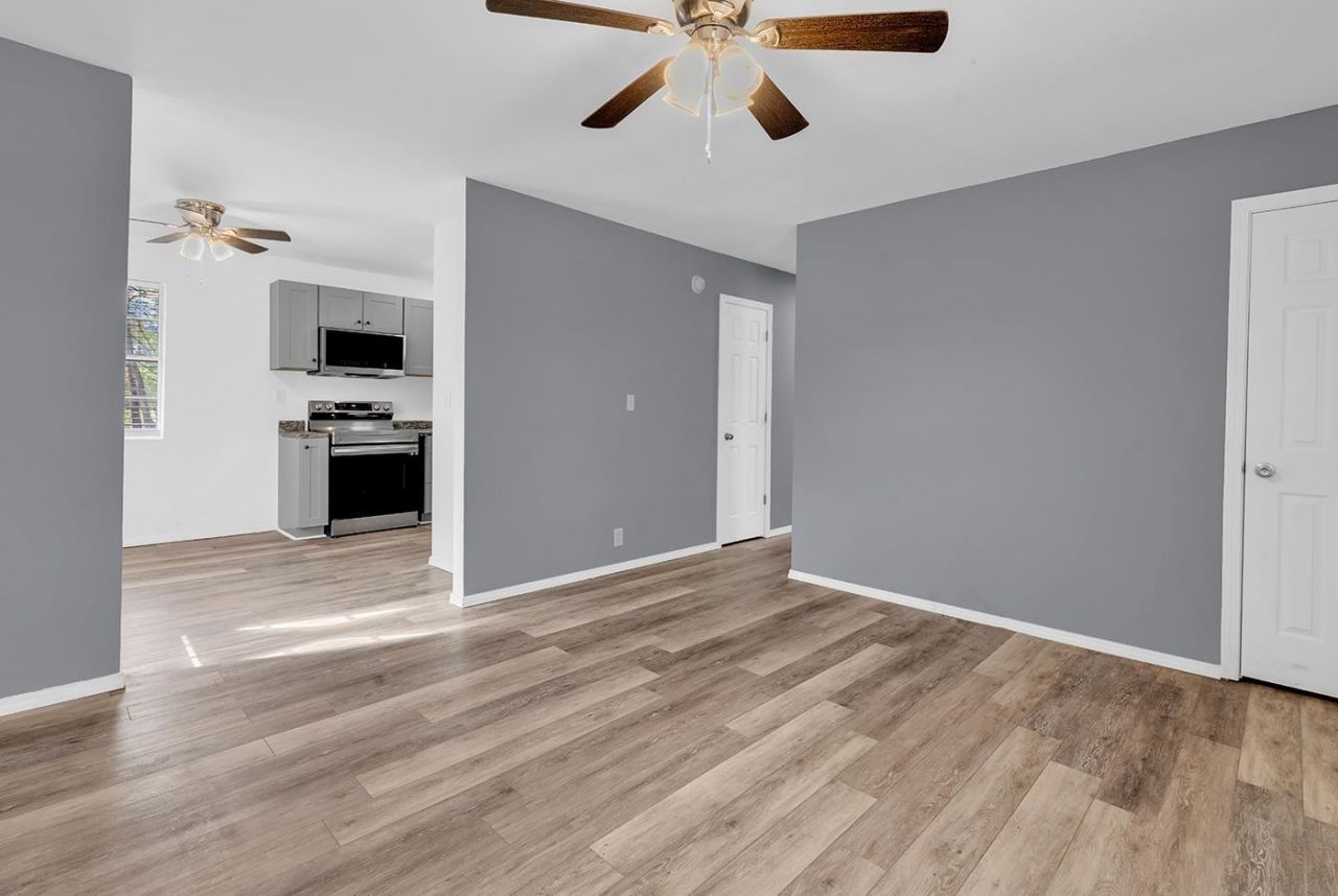 409 Reaves St. Photo 6