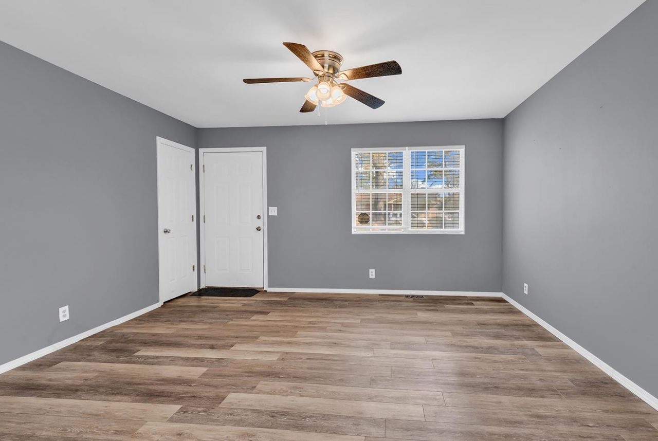 409 Reaves St. Photo 8