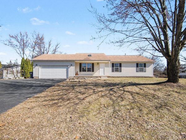 115 Sussex Place, Brooklyn, MI 49230