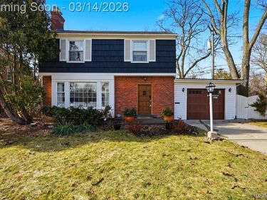 2211 Crooks Road, Royal Oak, MI 48073