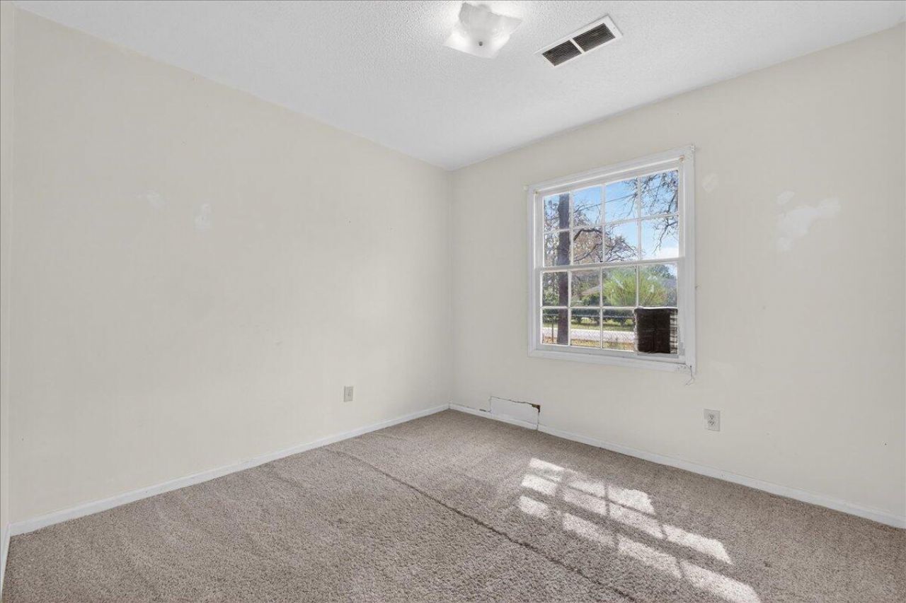 445 Robin Drive Photo 10