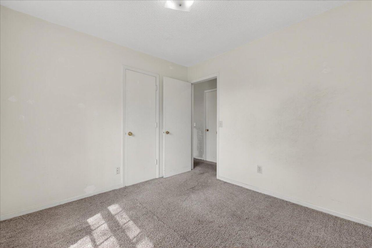 445 Robin Drive Photo 11