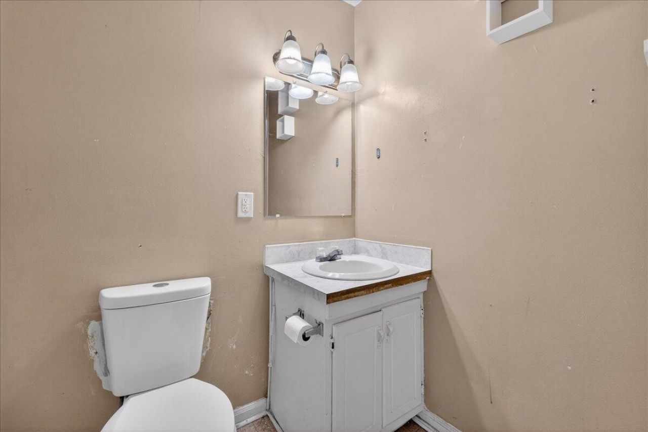 445 Robin Drive Photo 12