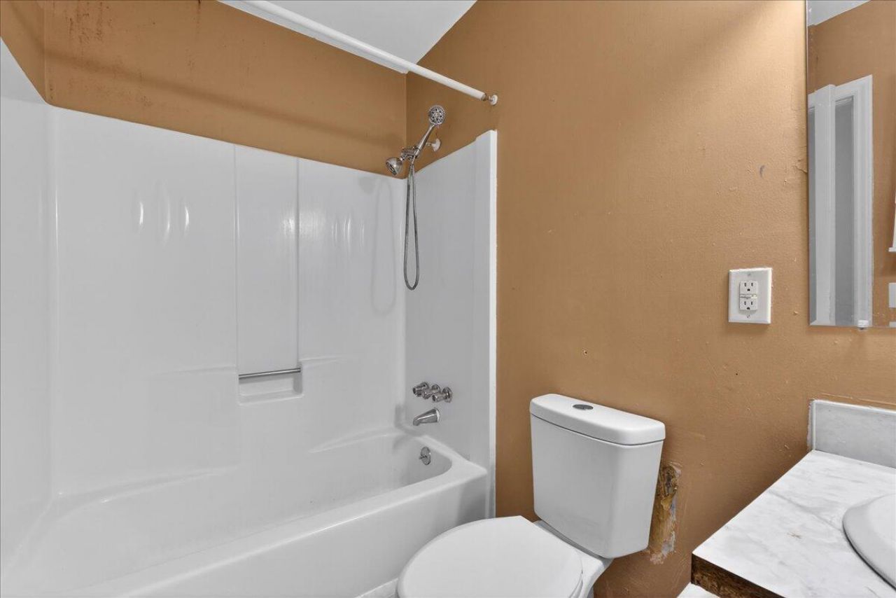 445 Robin Drive Photo 13