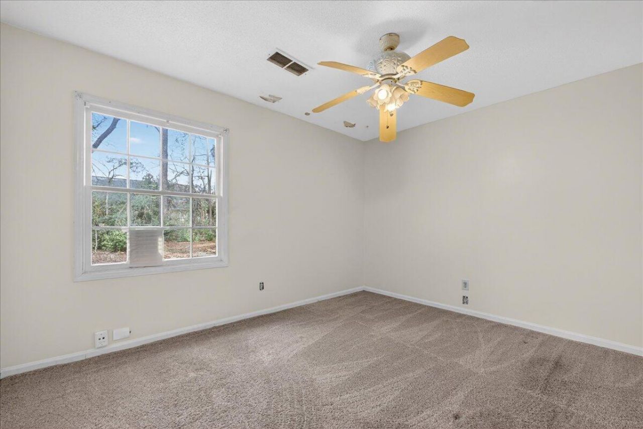 445 Robin Drive Photo 16