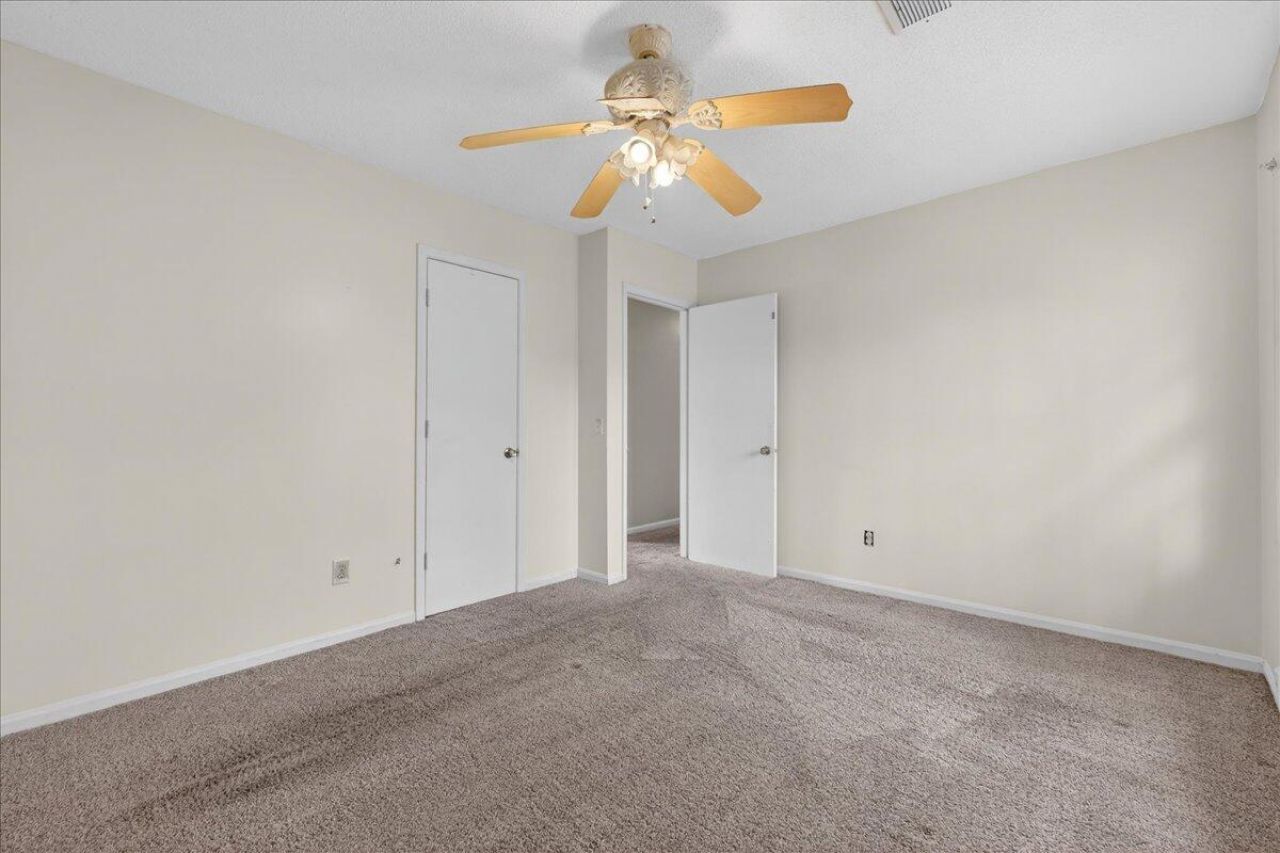 445 Robin Drive Photo 17