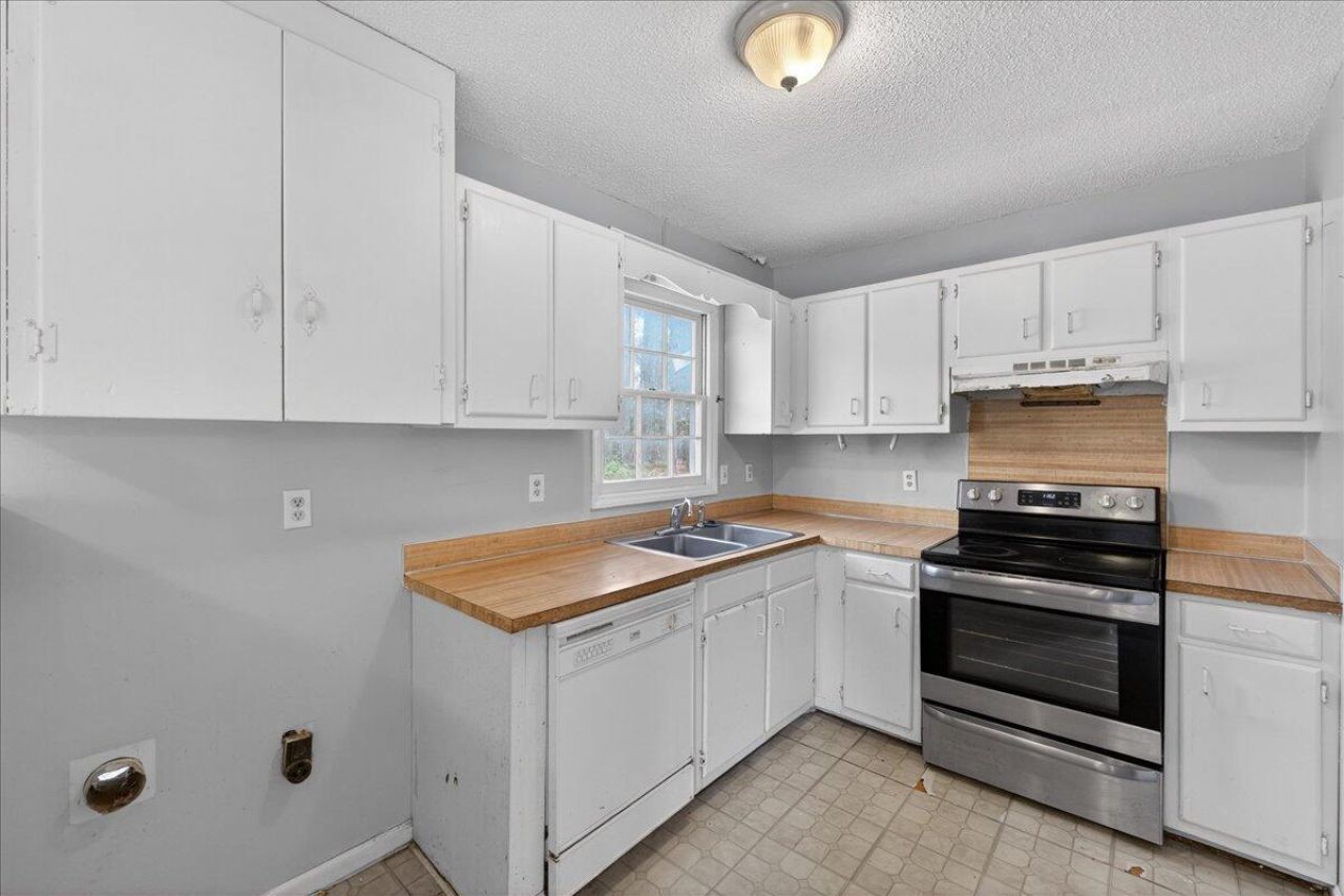 445 Robin Drive Photo 8