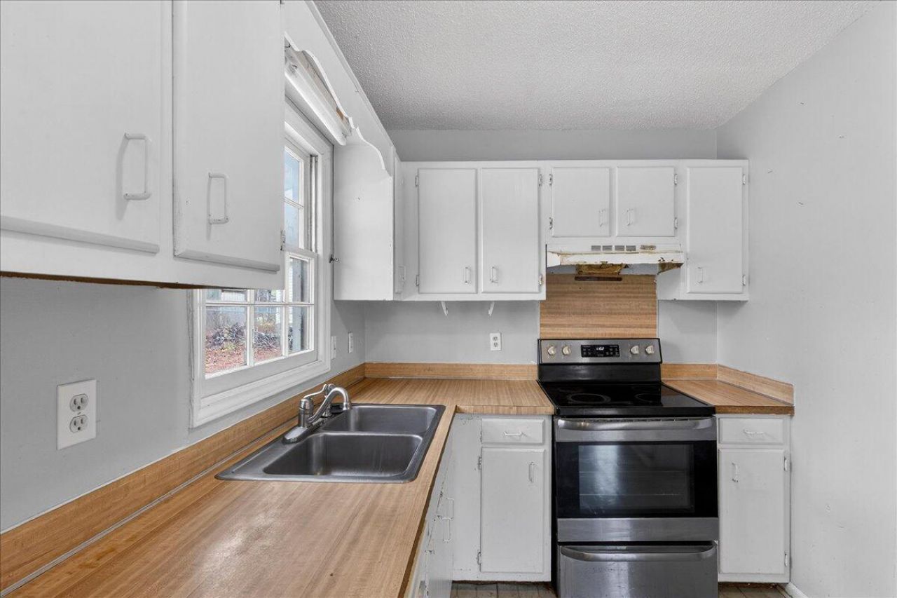 445 Robin Drive Photo 9