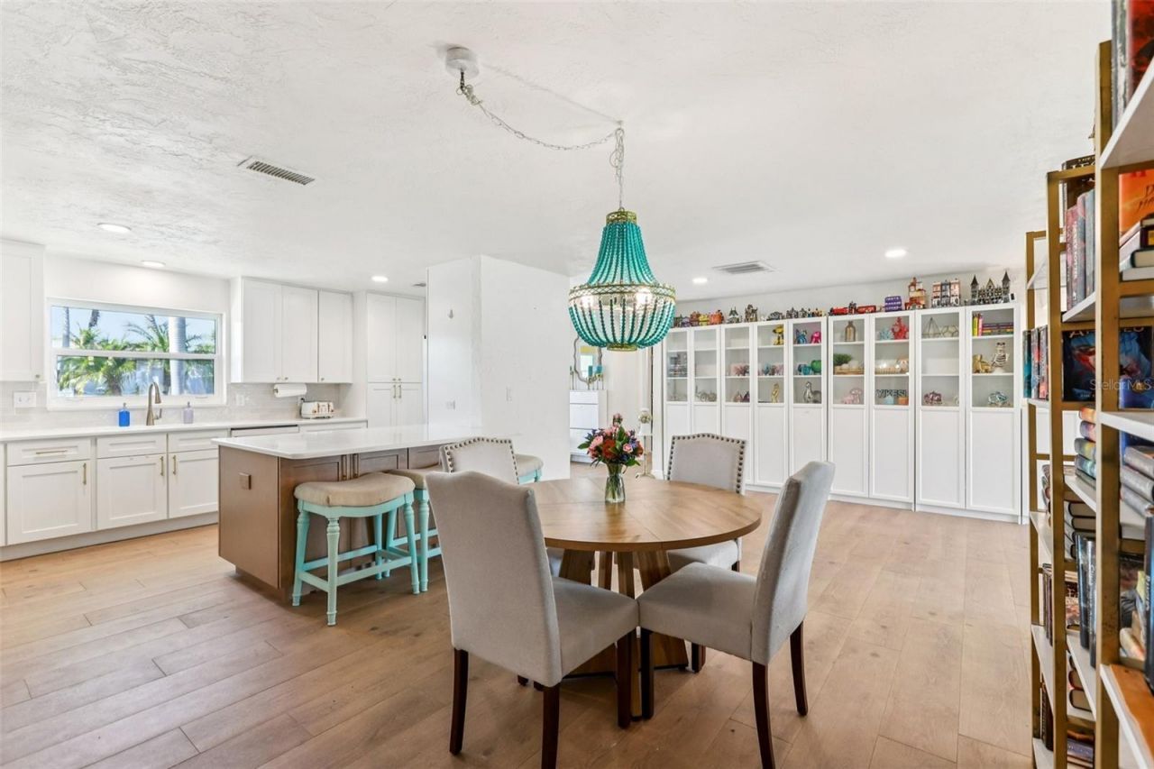 6950 Grande Vista Way S, Saint Petersburg, FL 33707 Photo