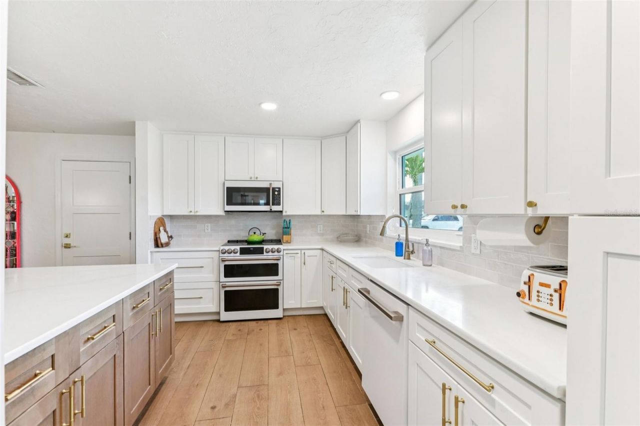 6950 Grande Vista Way S, Saint Petersburg, FL 33707 Photo