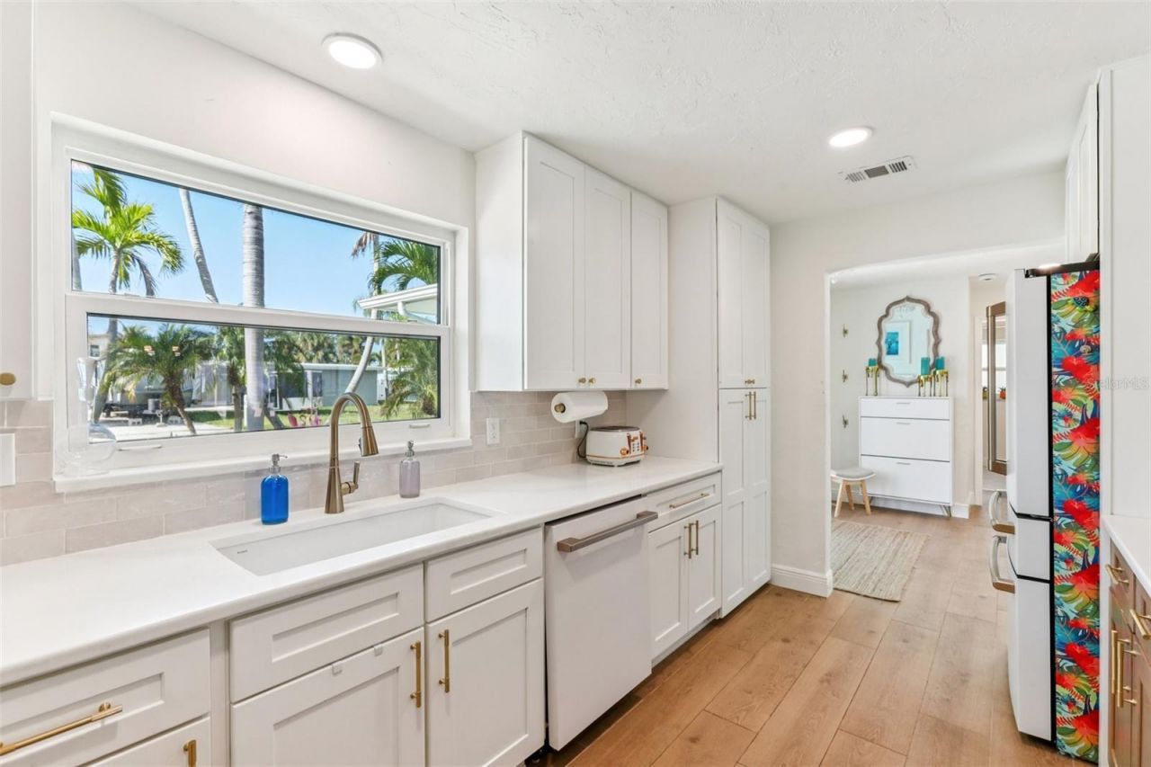 6950 Grande Vista Way S, Saint Petersburg, FL 33707 Photo