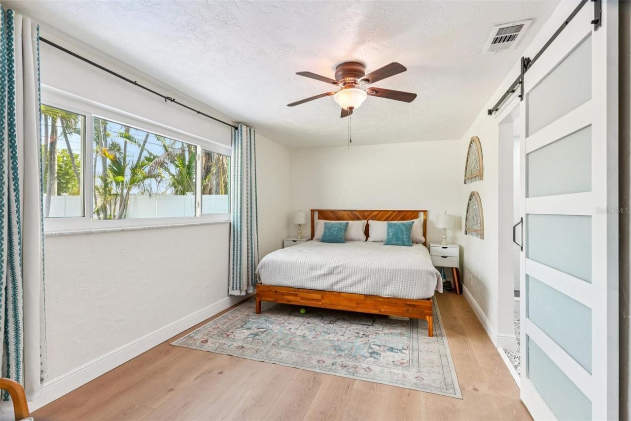 6950 Grande Vista Way S, Saint Petersburg, FL 33707 Photo