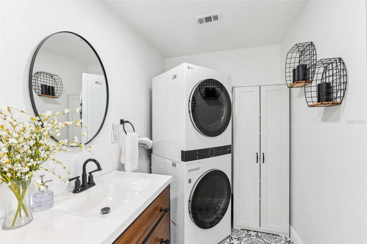 6950 Grande Vista Way S, Saint Petersburg, FL 33707 Photo