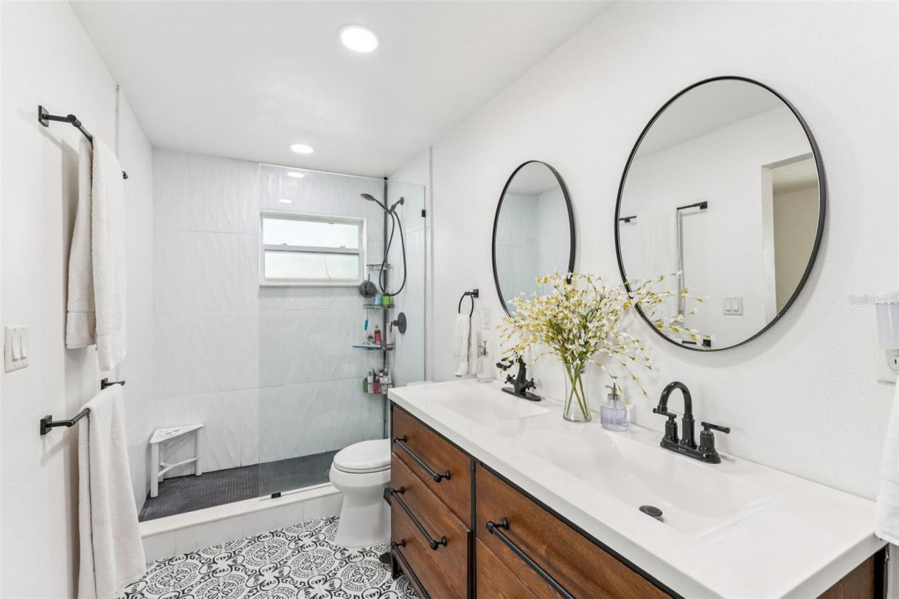 6950 Grande Vista Way S, Saint Petersburg, FL 33707 Photo