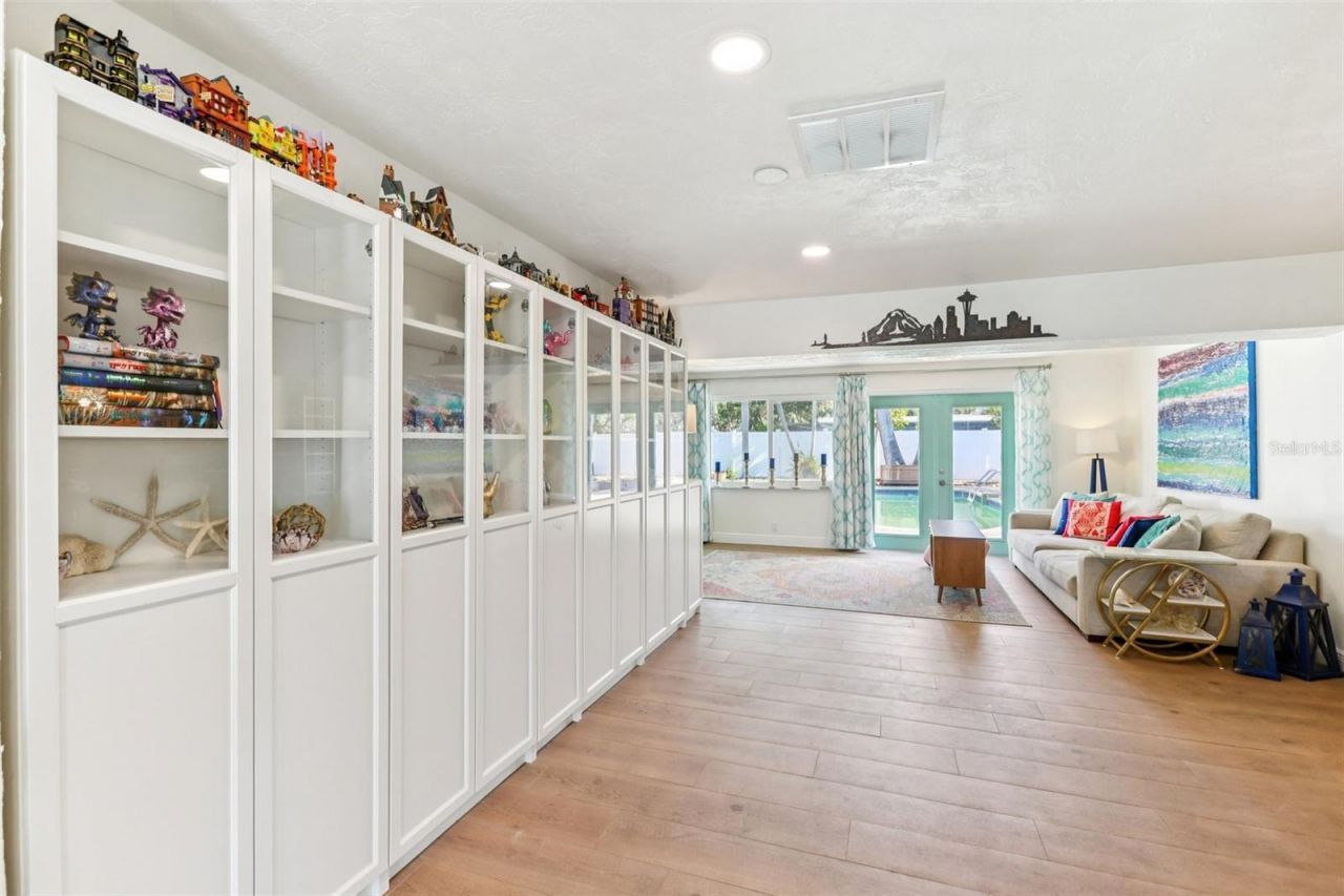 6950 Grande Vista Way S, Saint Petersburg, FL 33707 Photo