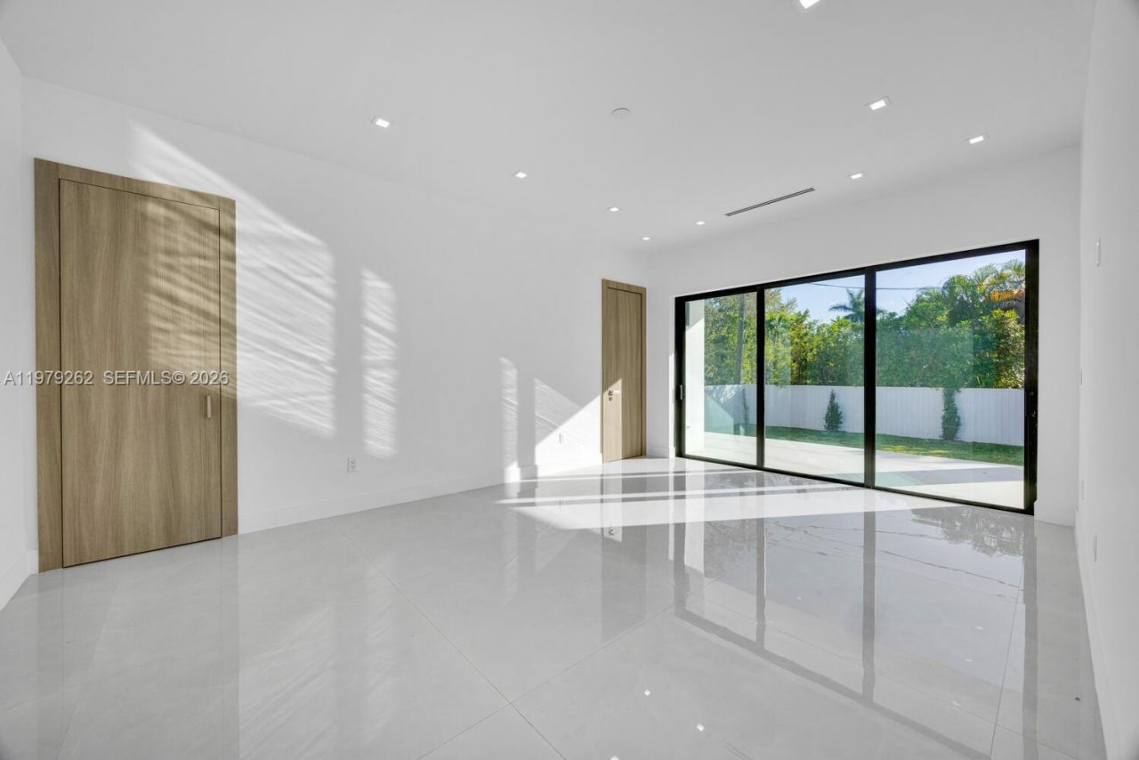 472 S Royal Poinciana Blvd , Miami Springs, FL 33166 Photo