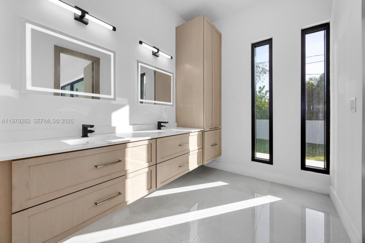 472 S Royal Poinciana Blvd , Miami Springs, FL 33166 Photo