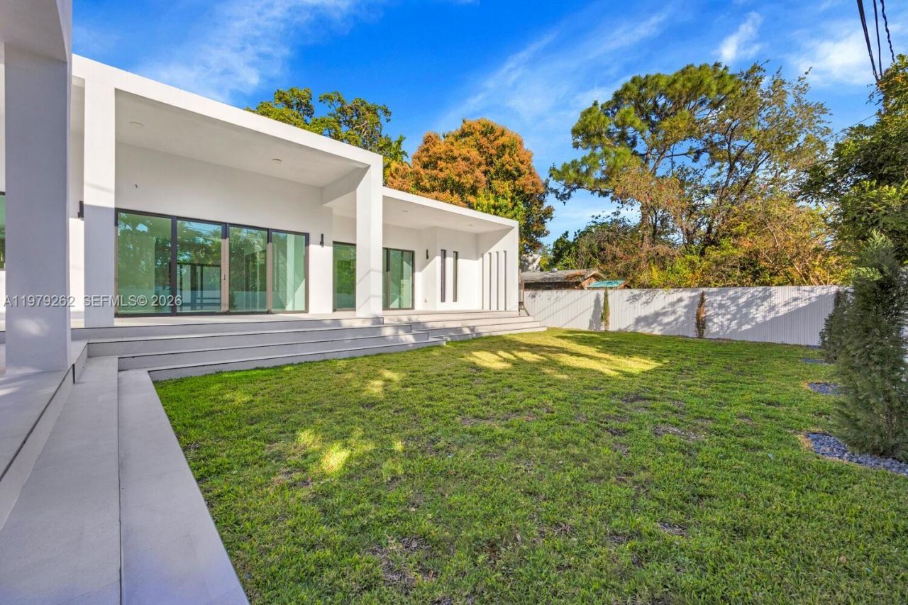 472 S Royal Poinciana Blvd , Miami Springs, FL 33166 Photo