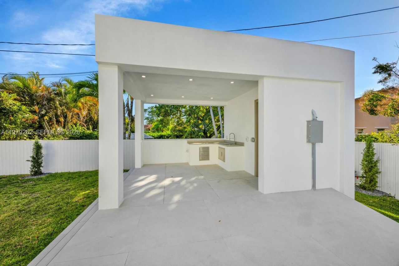 472 S Royal Poinciana Blvd , Miami Springs, FL 33166 Photo