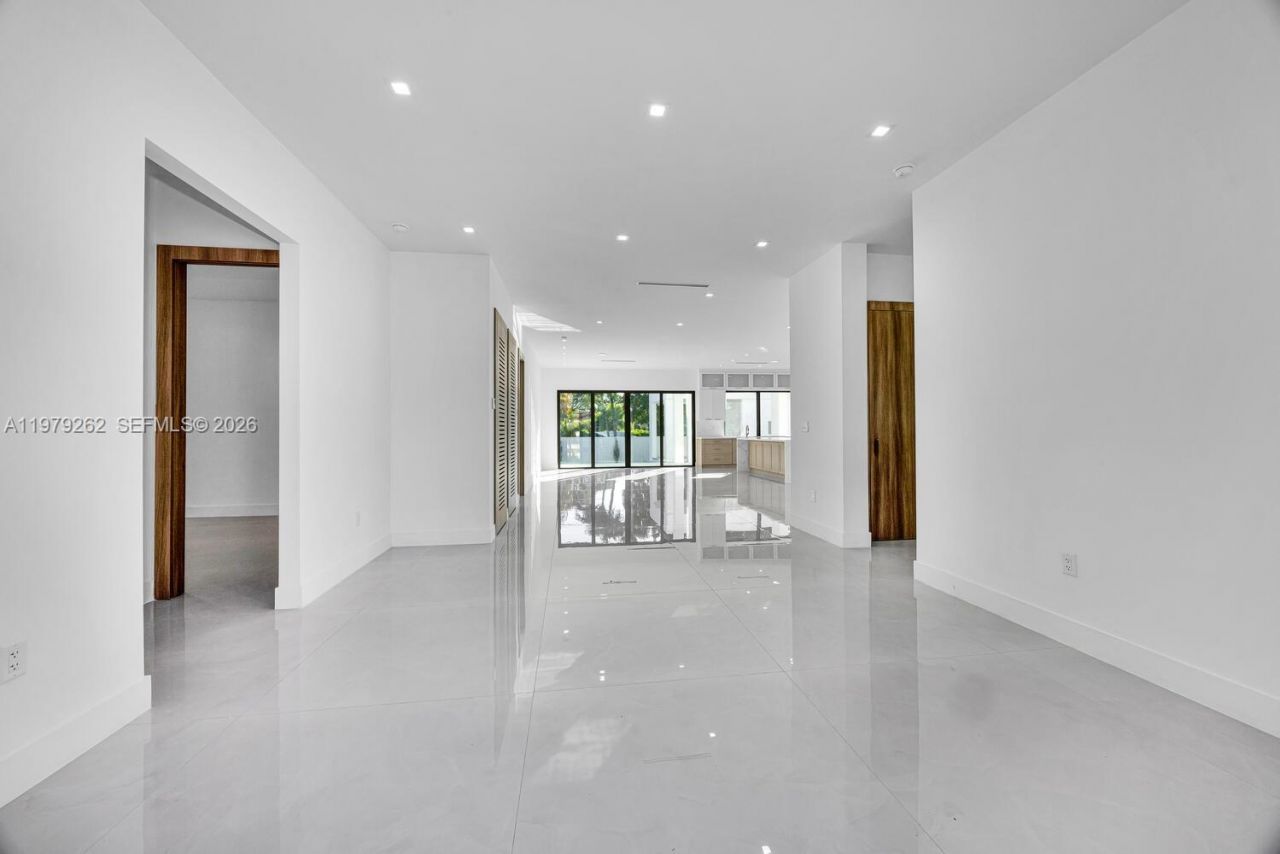 472 S Royal Poinciana Blvd , Miami Springs, FL 33166 Photo