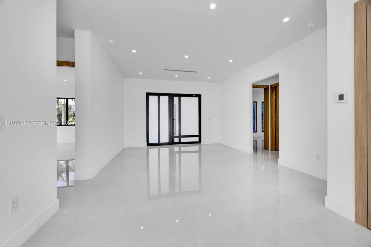 472 S Royal Poinciana Blvd , Miami Springs, FL 33166 Photo