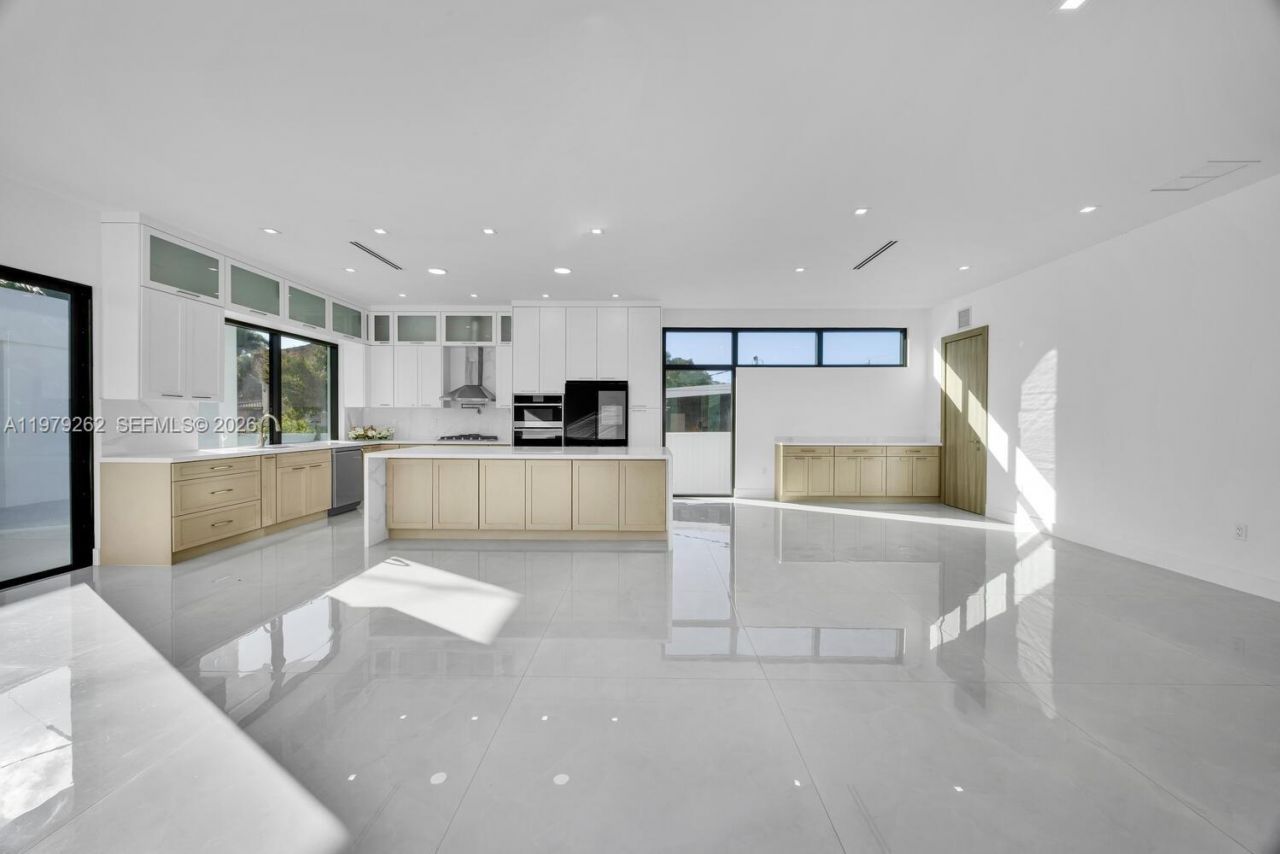 472 S Royal Poinciana Blvd , Miami Springs, FL 33166 Photo