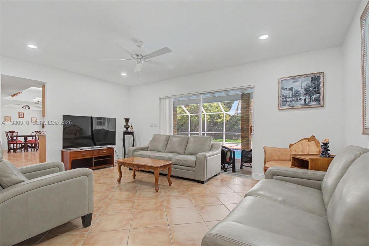 8241 SW 146th St, Palmetto Bay, FL 33158 Photo