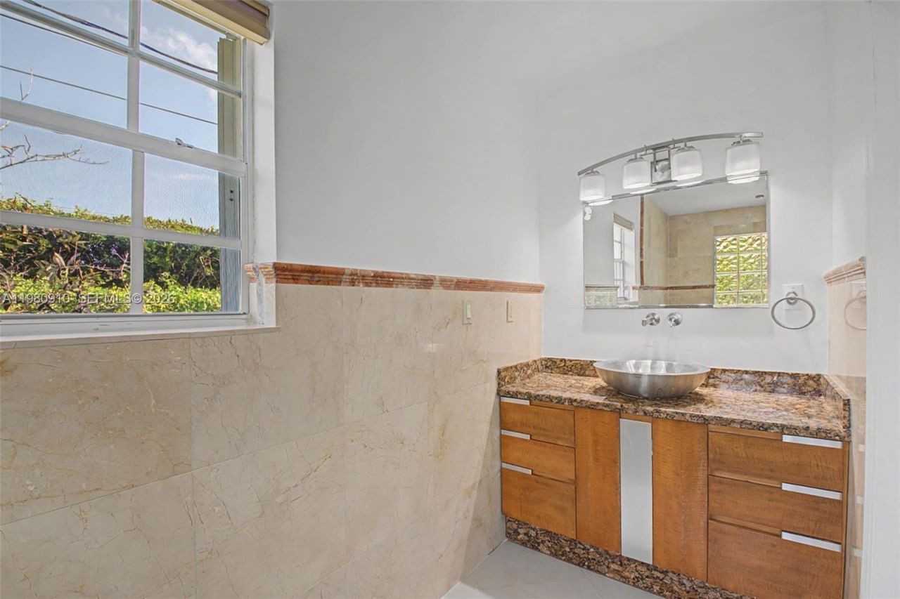 8241 SW 146th St, Palmetto Bay, FL 33158 Photo