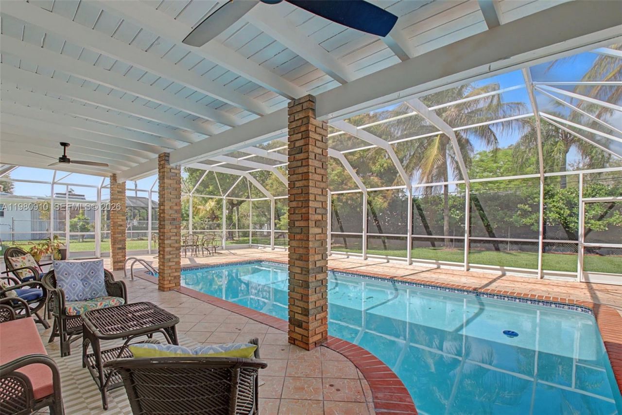 8241 SW 146th St, Palmetto Bay, FL 33158 Photo