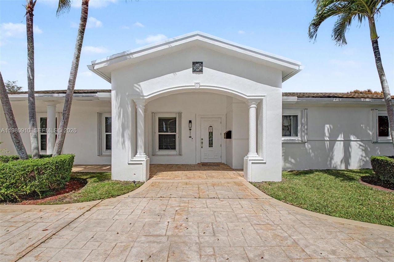 8241 SW 146th St, Palmetto Bay, FL 33158 Photo