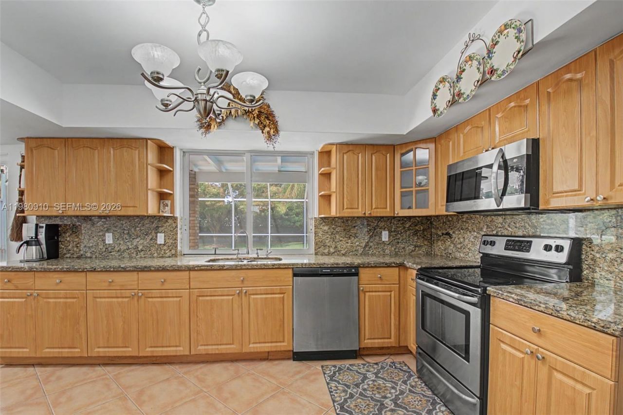 8241 SW 146th St, Palmetto Bay, FL 33158 Photo