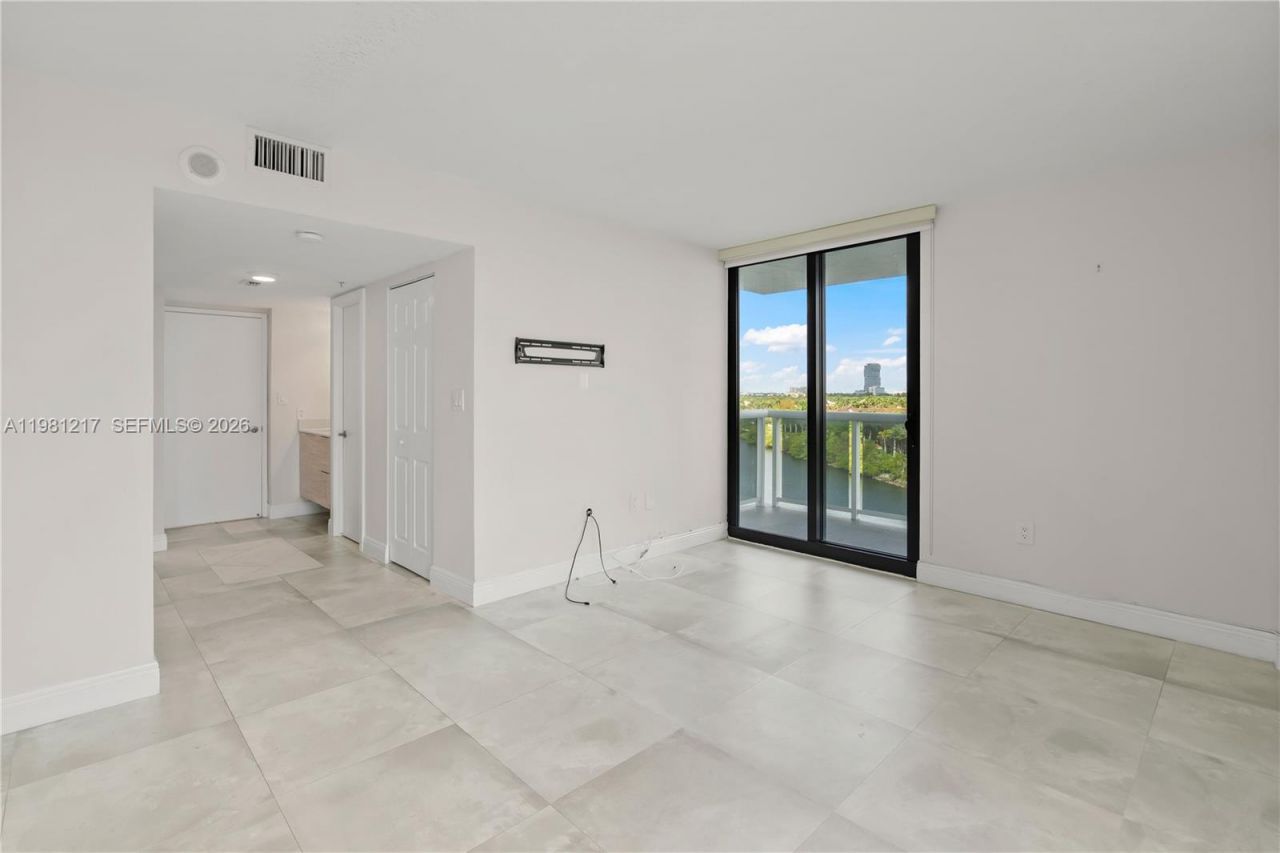 20505 E Country Club Dr, Unit 833, Aventura, FL 33180 Photo