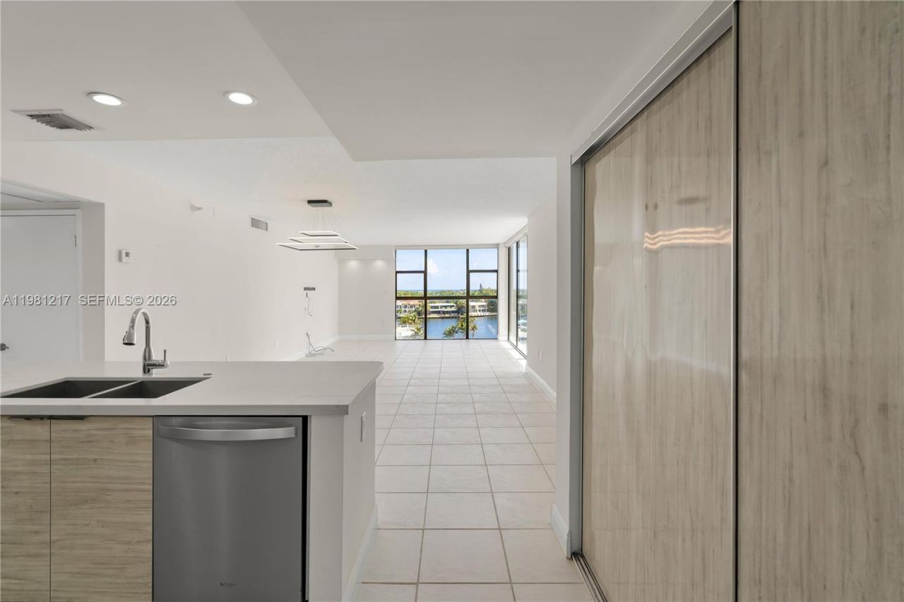 20505 E Country Club Dr, Unit 833, Aventura, FL 33180 Photo