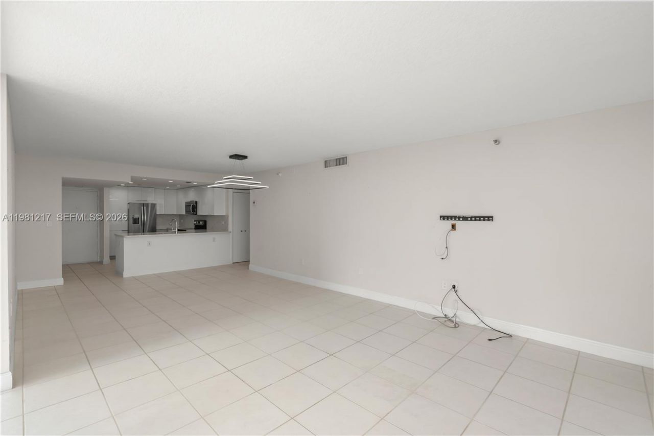20505 E Country Club Dr, Unit 833, Aventura, FL 33180 Photo