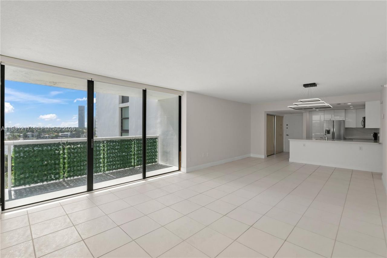 20505 E Country Club Dr, Unit 833, Aventura, FL 33180 Photo