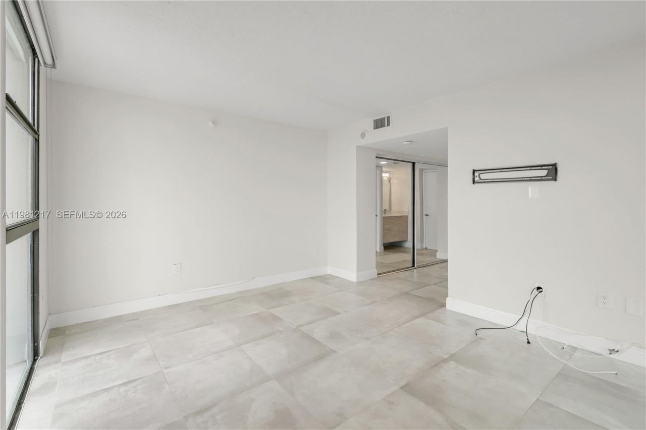 20505 E Country Club Dr, Unit 833, Aventura, FL 33180 Photo