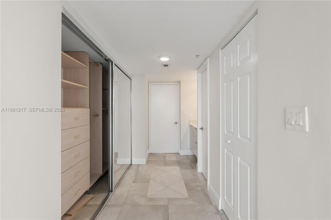 20505 E Country Club Dr, Unit 833, Aventura, FL 33180 Photo