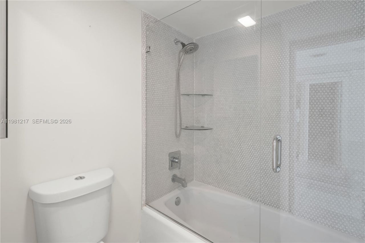 20505 E Country Club Dr, Unit 833, Aventura, FL 33180 Photo