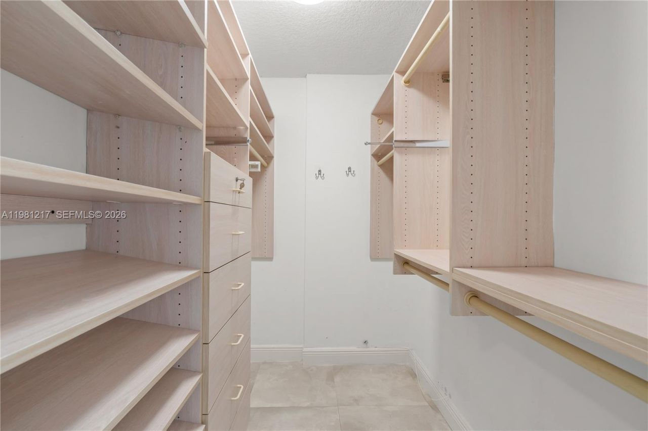 20505 E Country Club Dr, Unit 833, Aventura, FL 33180 Photo