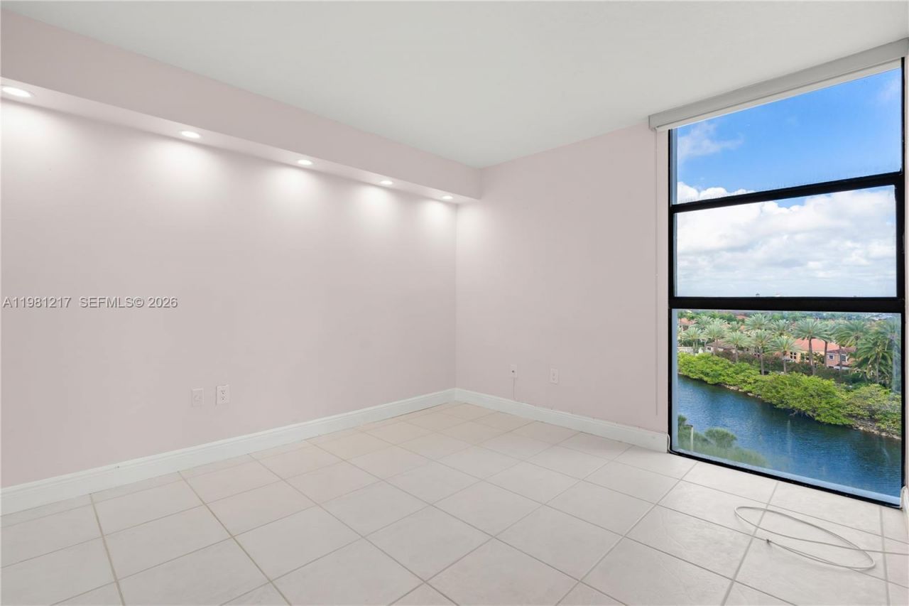 20505 E Country Club Dr, Unit 833, Aventura, FL 33180 Photo