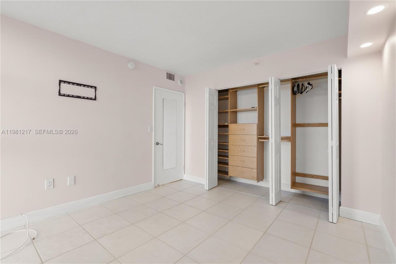 20505 E Country Club Dr, Unit 833, Aventura, FL 33180 Photo